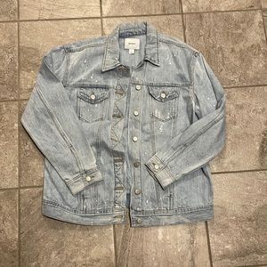 Old Navy Jean Jacket. Light wash. Women’s size large.